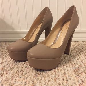 Jessica Simpson beige pumps